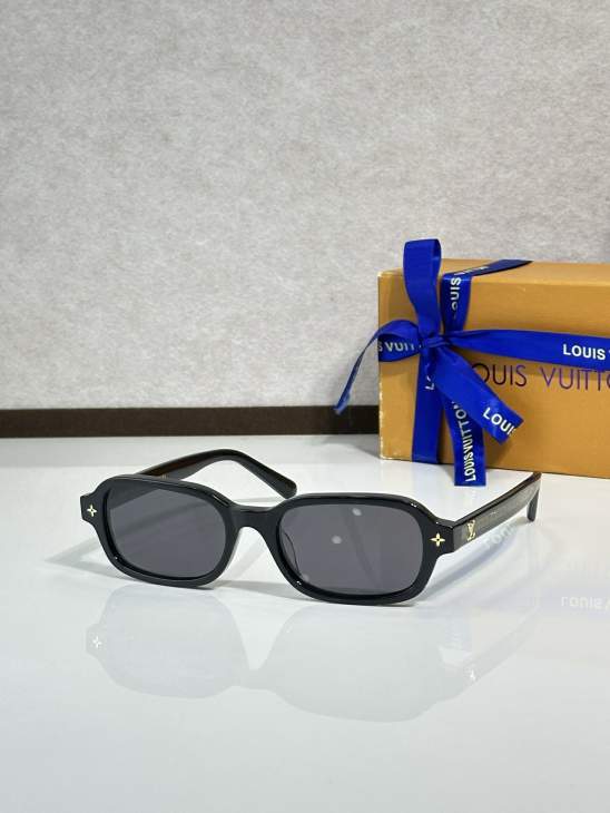 Picture of Louis Vuitton Sunglasses _SKUfw77797283fw